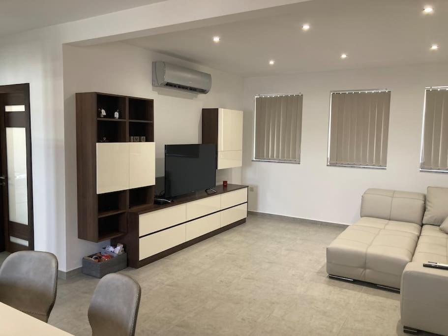 Elegant Maisonette In Malta By Assetflow Pro Apartment Марсаскала Екстериор снимка