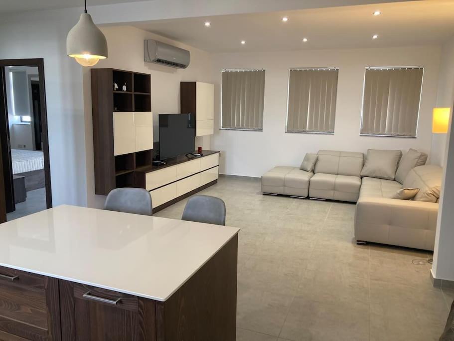 Elegant Maisonette In Malta By Assetflow Pro Apartment Марсаскала Екстериор снимка